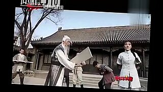 기타와 섹스로 유혹하는 중국녀