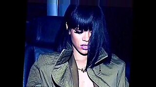 Gambar berisiko Rihanna membangkitkan gairah dalam pesta seks yang panas.