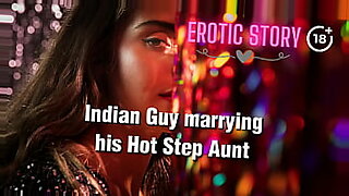 Wanita India dewasa terlibat dalam hubungan seks sensual.