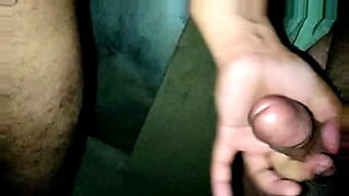 Ένας νεαρός Πακιστανός γκέι γίνεται άτακτος σε ένα καυτό βίντεο.