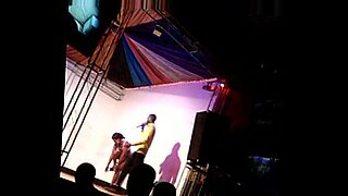 一部乌干达色情视频,特色是露骨的性内容。