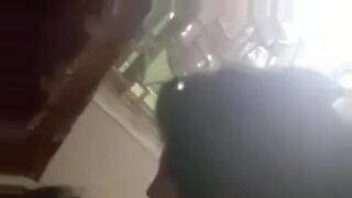 Ένα μωρό με καμπύλες από την Ινδία κάνει σκληρό σεξ στην κάμερα web.