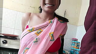 فتاة هندية ساخنة تستمتع بلقاء ليزبياني