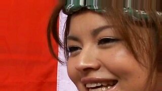 Η Ασιάτισσα Yuzuru παίρνει σκληρό στόμα και παιχνίδι