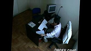 Pilladas infieles hotwife en webcam oculta