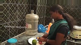 La vidéo de sexe tamoul d'Amma met en vedette une mère sensuelle et séduisante.