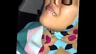 De riskante grap van een Maleisisch meisje onder de hijab leidt tot een lach