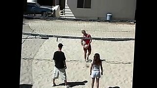 Giocatore di pallavolo americano si scatena in un video X