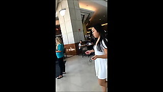 Gadis Cina nakal menjadi nakal di webcam