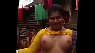 방글라데시의 처녀가 처음으로 육체적 쾌감을 경험합니다.
