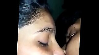 Pertemuan erotis antara saudara perempuan India yang seksi dan kekasihnya.