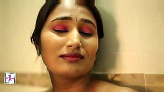 Indian couple gets steamy in the bathroom