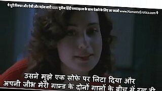Sensuele Hindi lesbiennes delen intieme momenten.