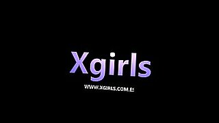 野生の女の子がXXXビデオで極端な快楽を探求する。