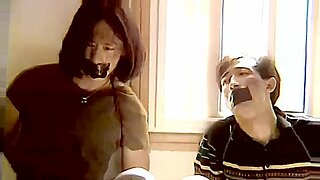 일본의 밀프가 BDSM에서 재갈을 물고 묶여있다