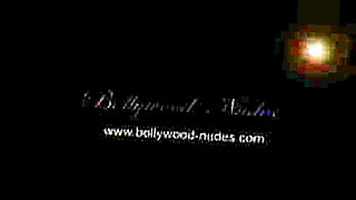 Vivi il sensuale mondo del cinema indiano con questo video hot.