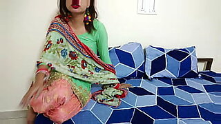 Indiase vrouw bevredigt haar minnaar, de dewar.