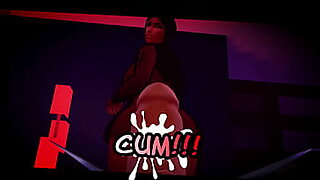 Miki Minaj schittert in een hete en intieme homevideo.