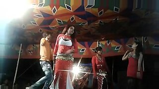 Spectacle d'opéra de Bojpuri avec sexe