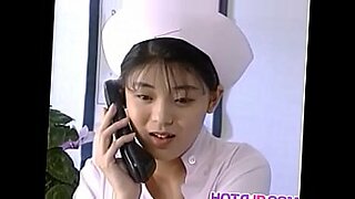 जापानी नर्स ऑपरेटिंग रूम में कट्टर सेक्स करती है।