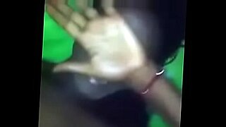 Bintang TikTok Nigeria berbagi video seks panas untuk kesenangan.
