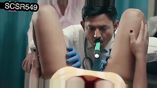 Hete Indiase MILF Radadiya wordt ruw geneukt door een perverse dokter.